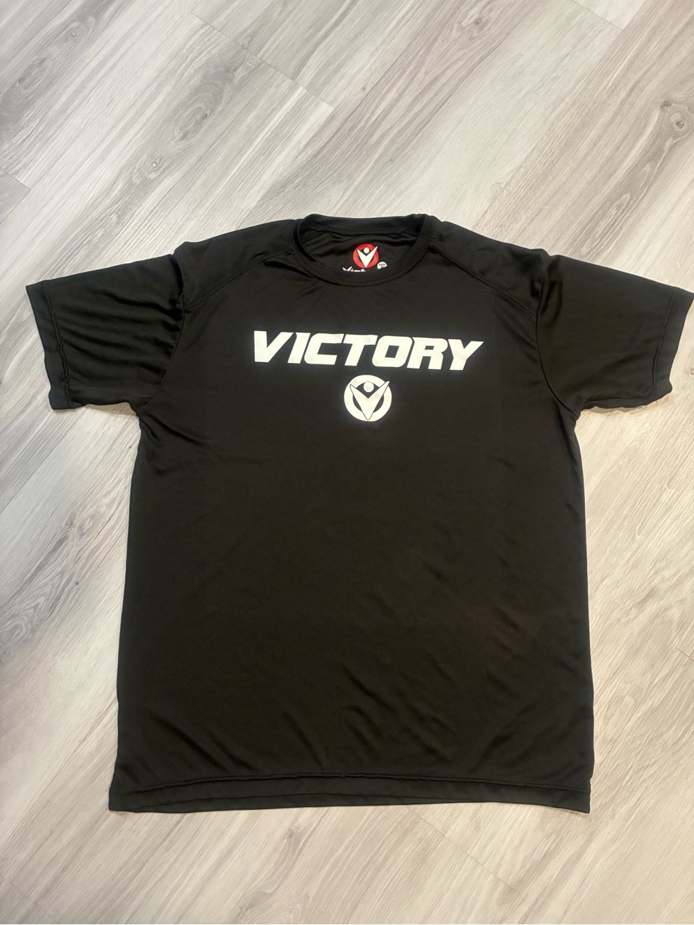 VICTORY Black‎ Victory Logo Short Sleeve Tee